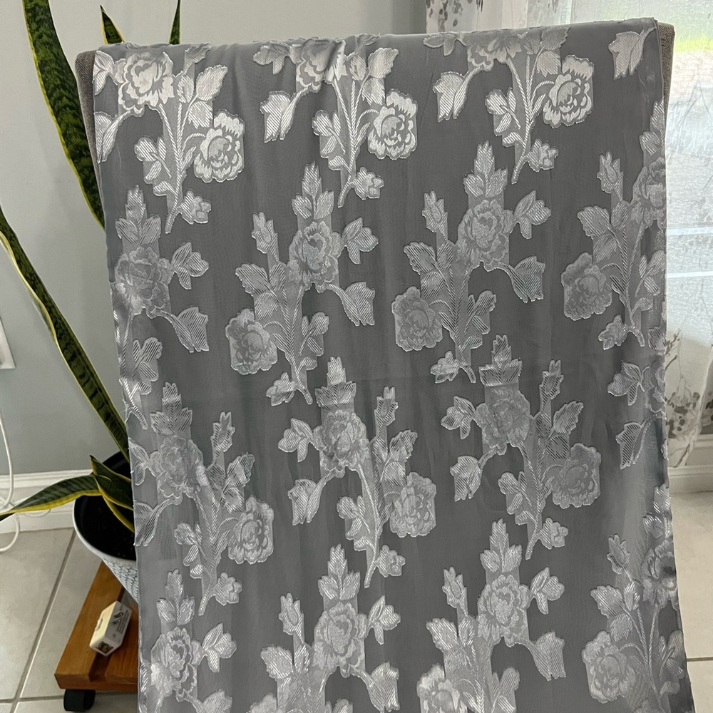 Beautiful Pattern Gray And Silver Wrap. - image 2